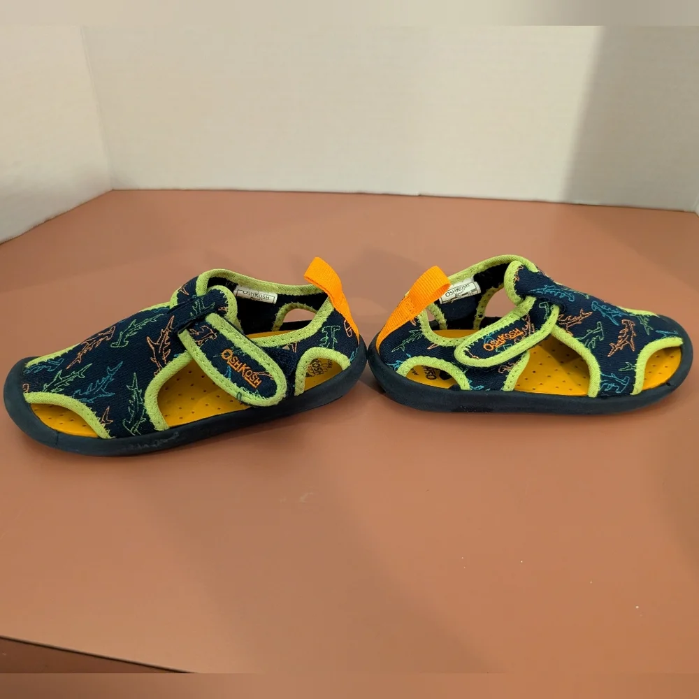 OshKosh B'gosh Toddler Boy Navy Shark Print Aquatic Water Shoes in Size 8